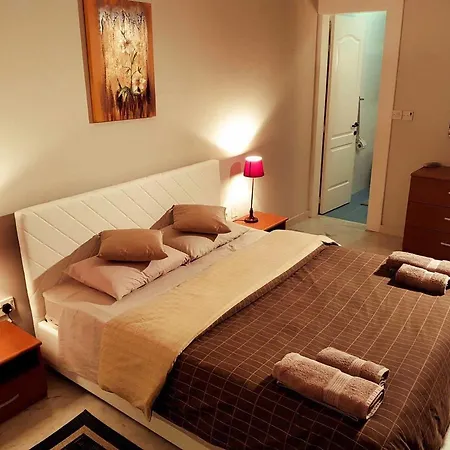 Med Malta De Redin Court Apartament *