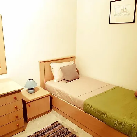 Med Malta De Redin Court Apartament