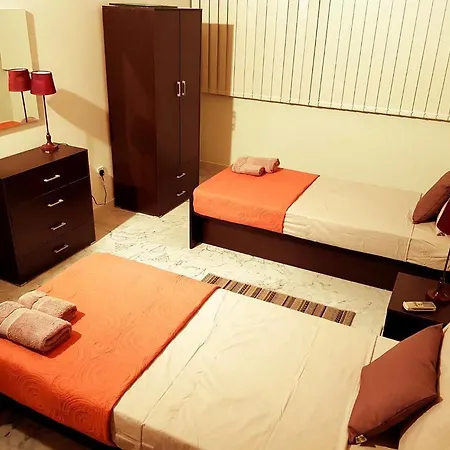 Med Malta De Redin Court Apartament *