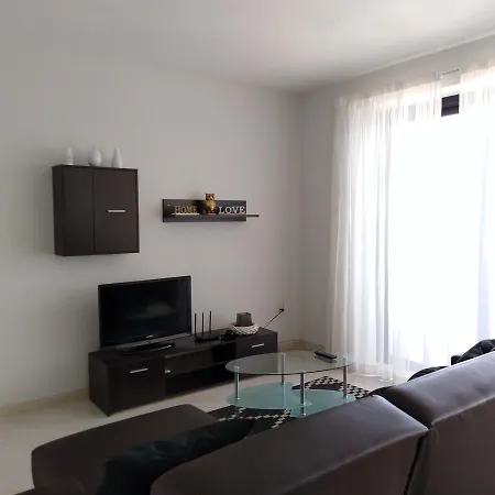 Apartament Med Malta De Redin Court