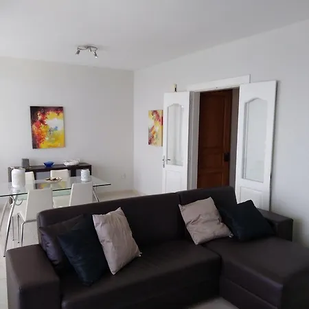 Apartament Med Malta De Redin Court