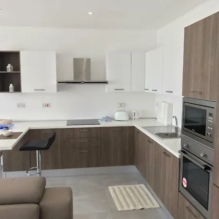 Med Malta De Redin Court Apartament